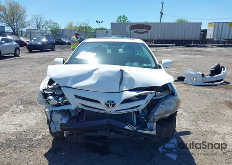 2011 Toyota Corolla S z USA, uszkodzony, nr VIN 2T1BU4EE3BC729367